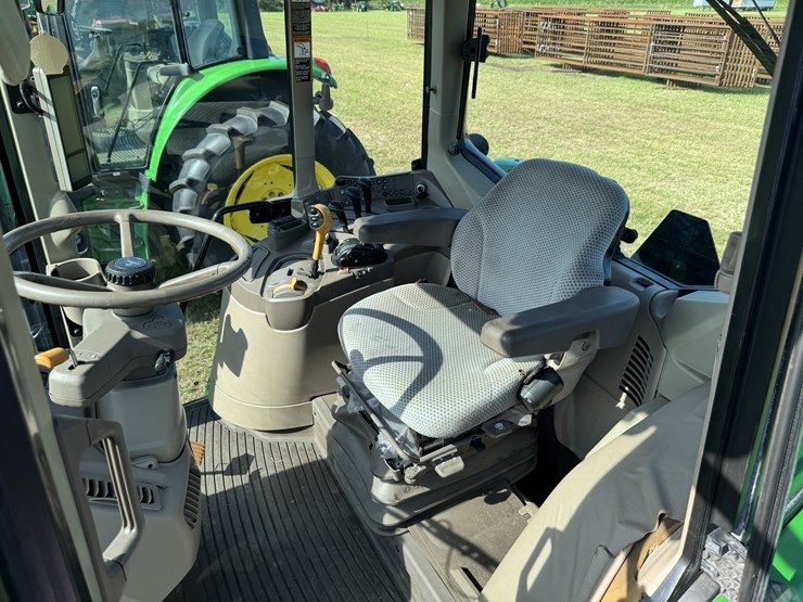 2020-john-deere-6120m-image-11