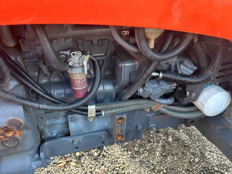 2015-kubota-m5660su-image-21