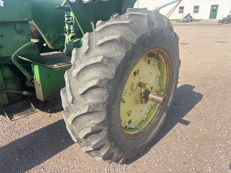 john-deere-4020-image-11
