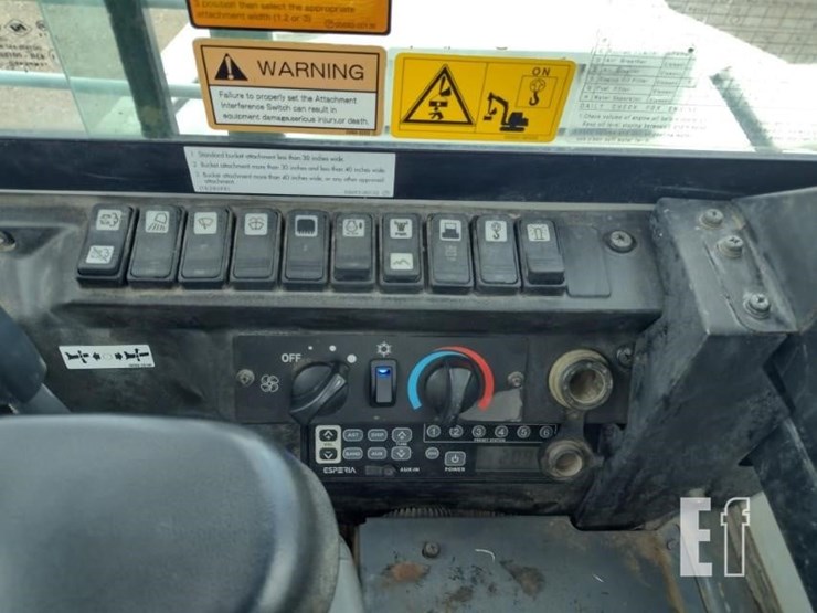 2015-takeuchi-tb280fr-image-9
