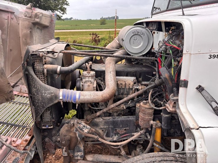 2000-freightliner-truck-(gp11021,-unit-398)-image-52