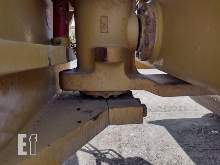 2015-caterpillar-cs56b-image-26
