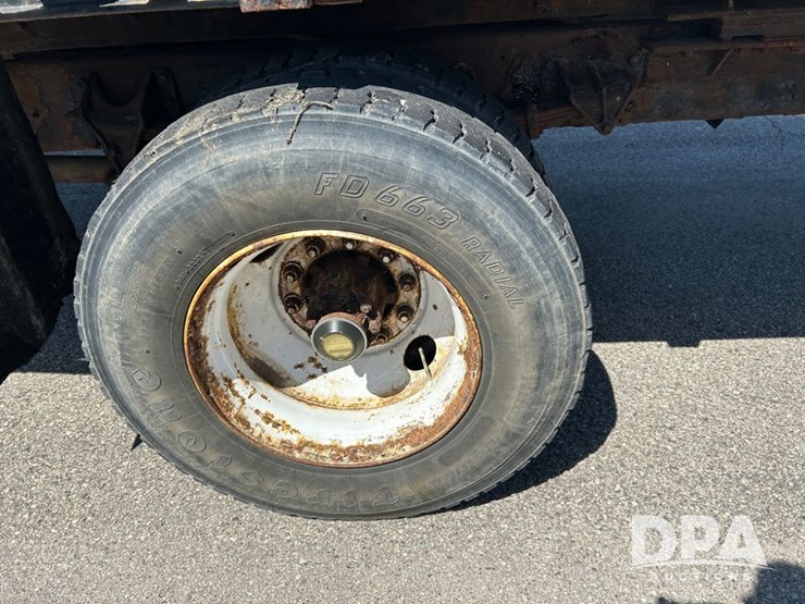 2005-international-durastar-4300-image-22