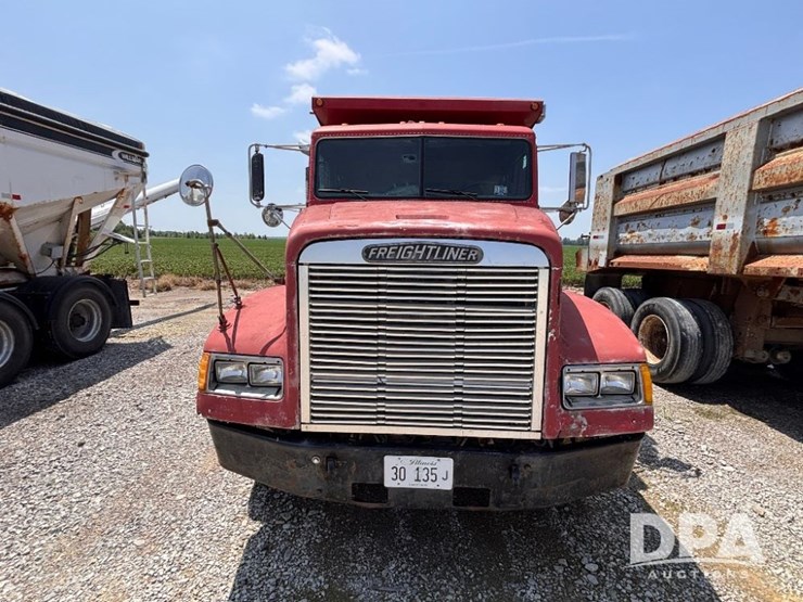 1997-freightliner-fld112-image-2