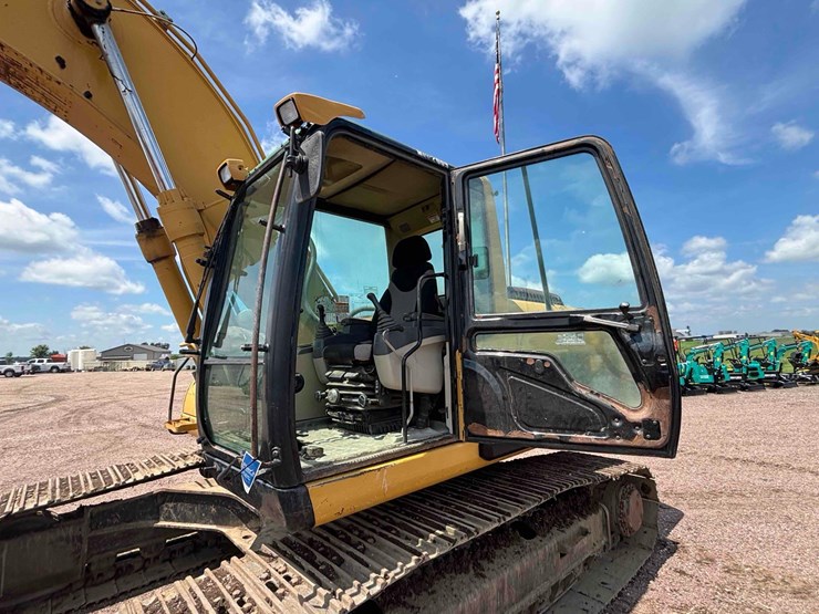 caterpillar-322cl-image-26