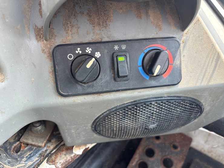 2016-bobcat-t750-image-21