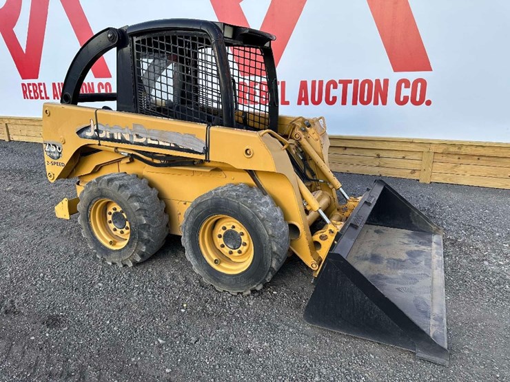 deere-250-image-8