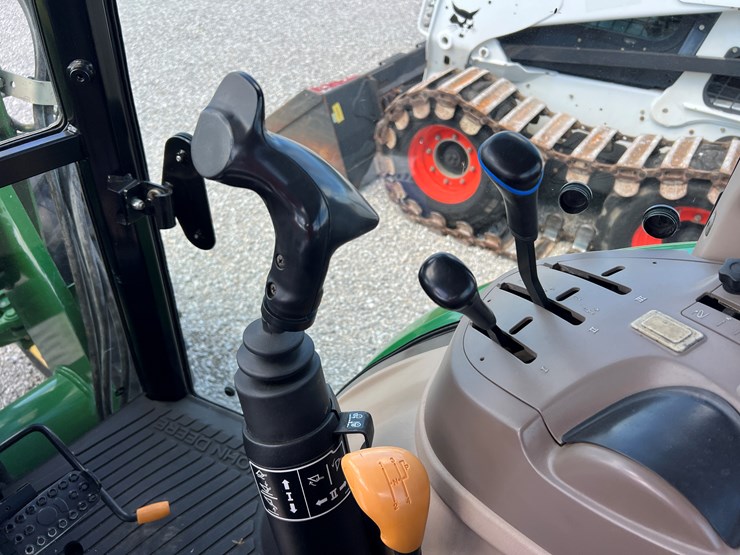 2012-john-deere-5083e-image-11