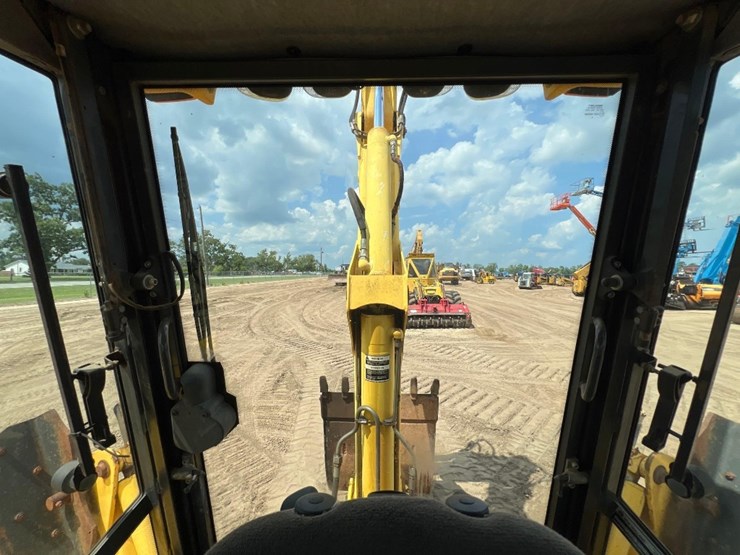 new-holland-lb75b-image-43