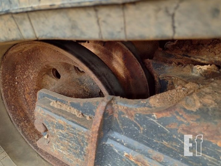 2020-deere-331g-image-30
