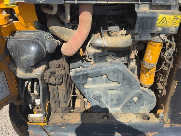 2018-jcb-3ts-8t-image-11