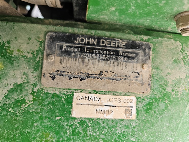 2021-john-deere-4044m-image-15