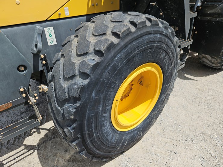 2018-komatsu-wa320-image-10