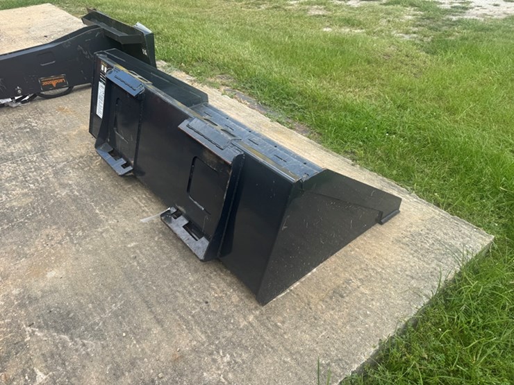 66"-wolverine-skid-steer-front-bucket-image-3