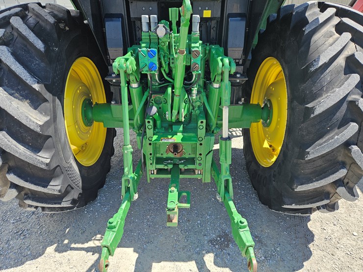 2020-john-deere-6110m-image-7