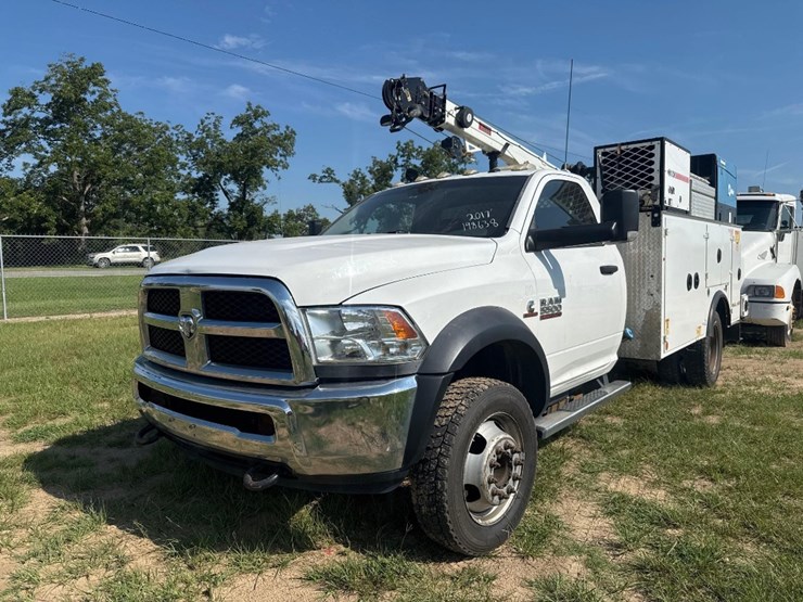 2017-dodge-ram-5500-image-2