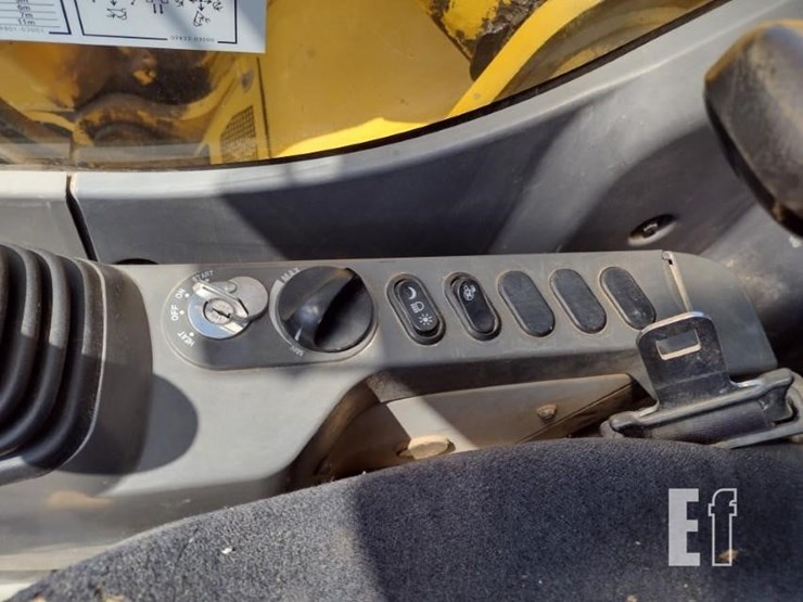 2011-komatsu-pc228us-lc-8-image-8