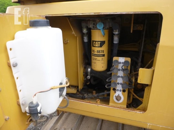 2005-caterpillar-d4g-xl-image-40