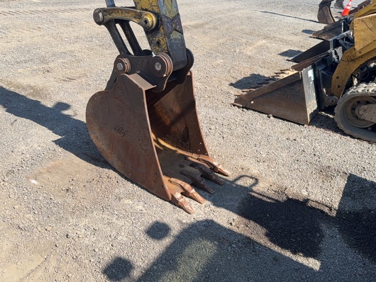 2011-komatsu-pc88mr-8-image-15
