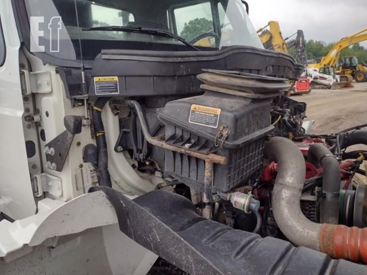 2017-international-durastar-4300-image-24