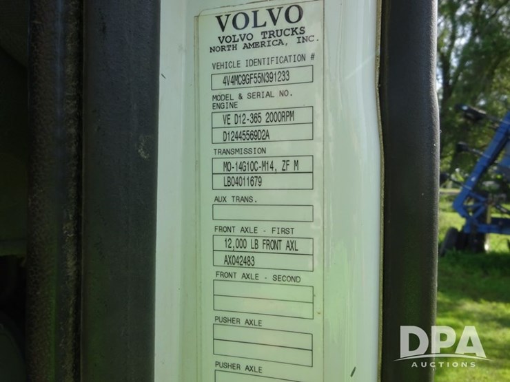 2005-volvo-10-image-91