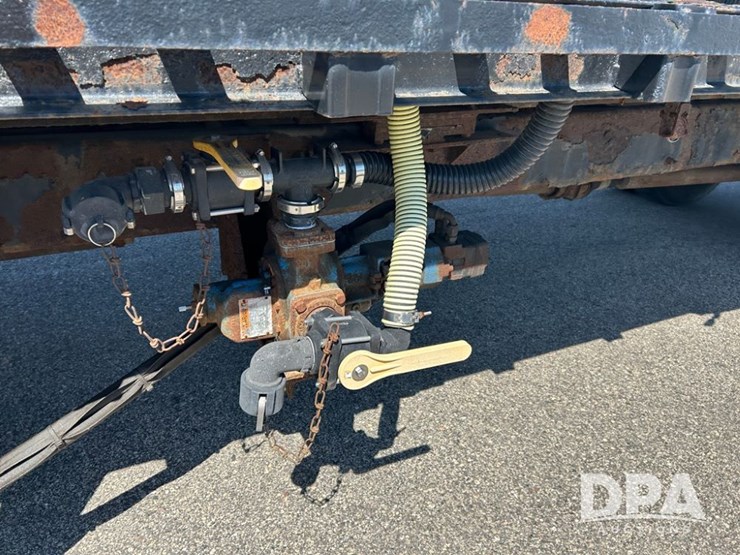 2005-international-durastar-4300-image-17