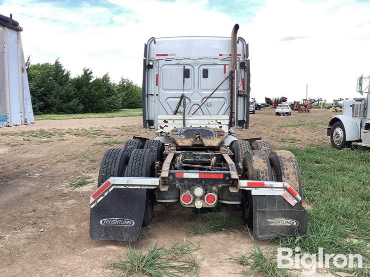 2011-freightliner-cascadia-ca125slp-t/a-truck-tractor-image-6