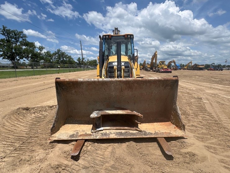 2019-caterpillar-440-image-3