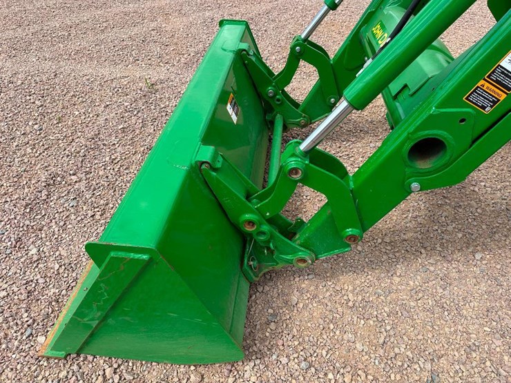 2020-john-deere-5075e-image-32