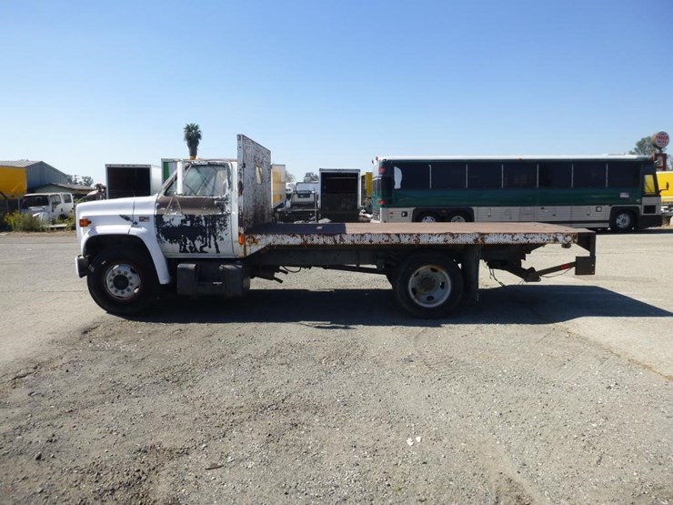 1986-gmc-c6-flatbed-truck-image-9