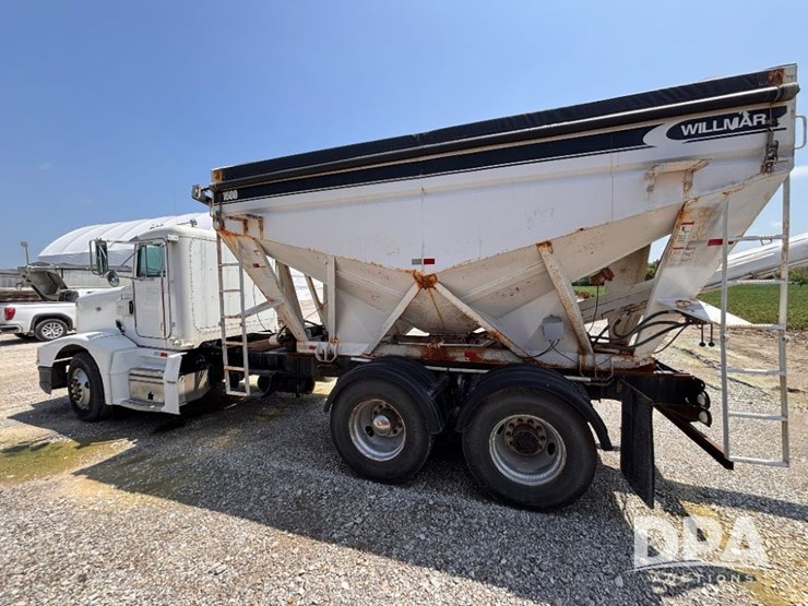1996-peterbilt-377-image-13
