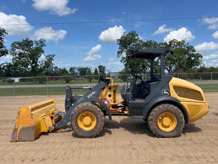 2018-deere-204l-image-1