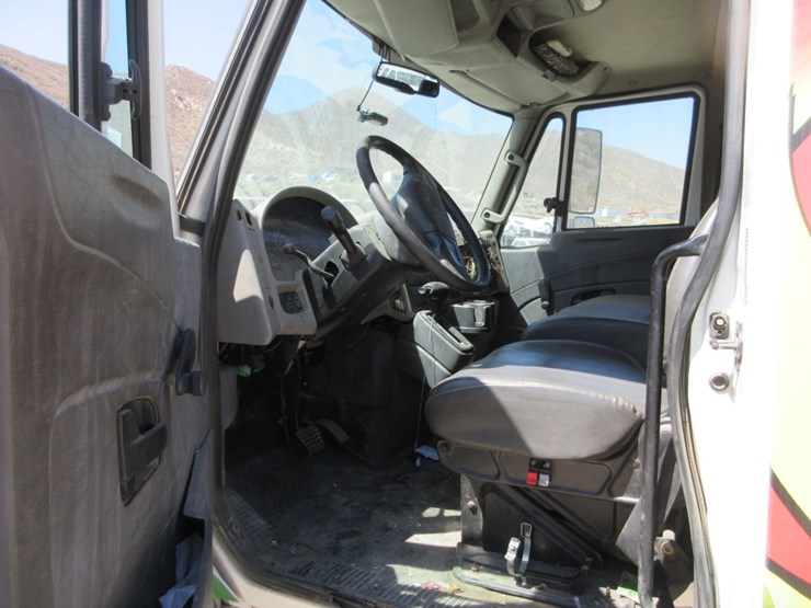 2014-international-durastar-4300-image-8