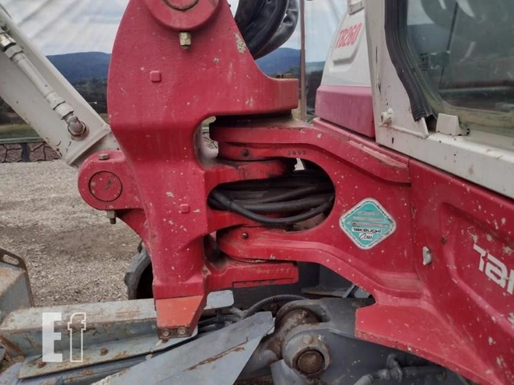 2018-takeuchi-tb260-image-27