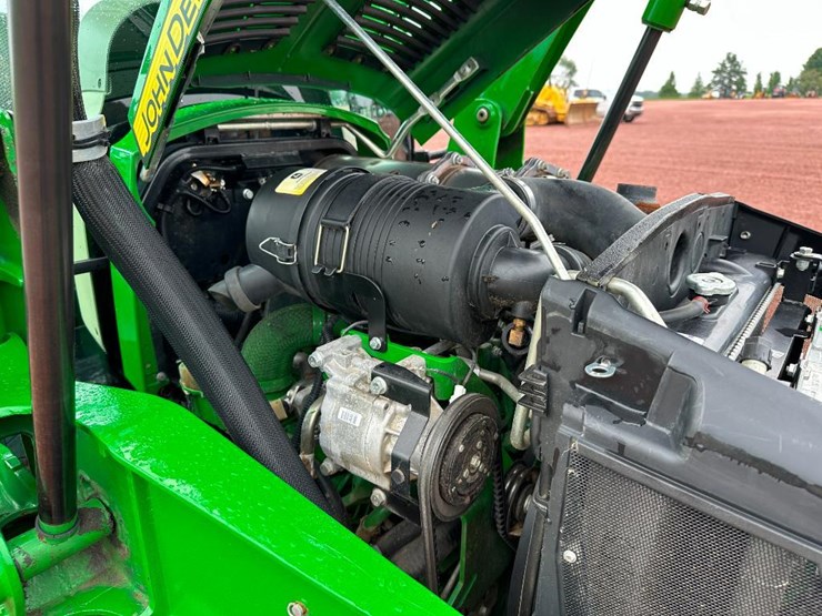 2018-john-deere-4052r-image-39