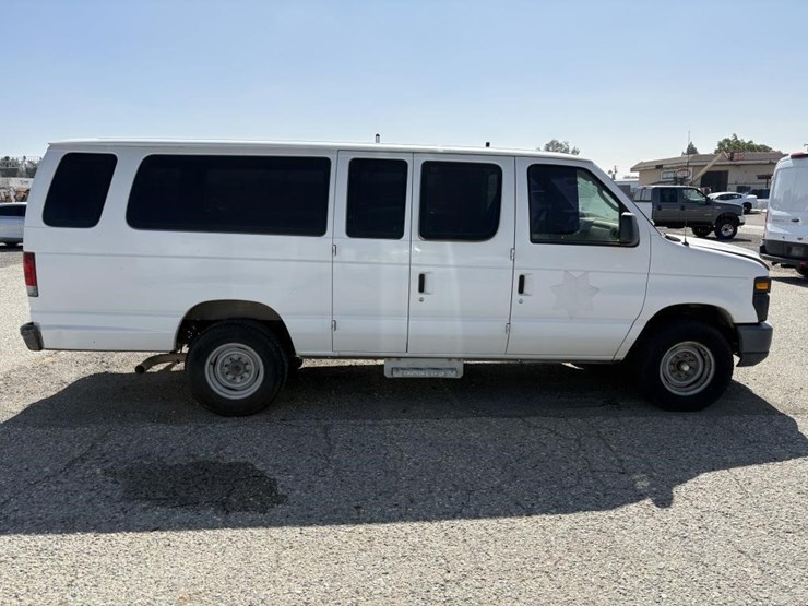 2013-ford-e350-image-4