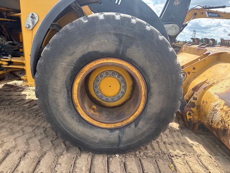 2017-deere-624k-image-7