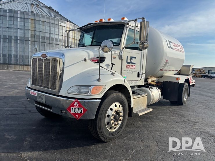2013-peterbilt-337-image-23