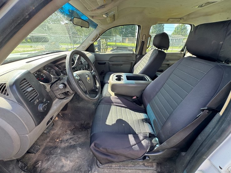 2011-chevrolet-silverado-2500-image-6
