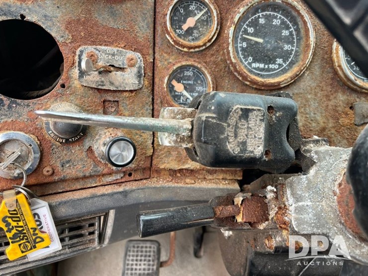 1995-ford-l9000-image-74