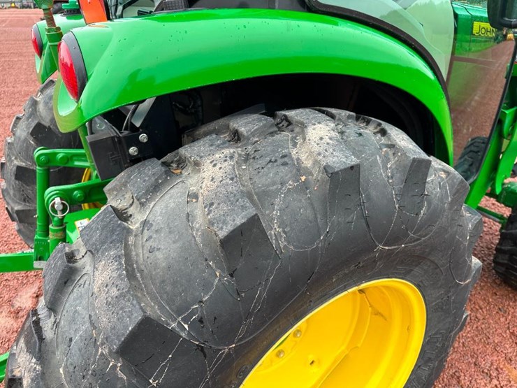 2018-john-deere-4052r-image-11