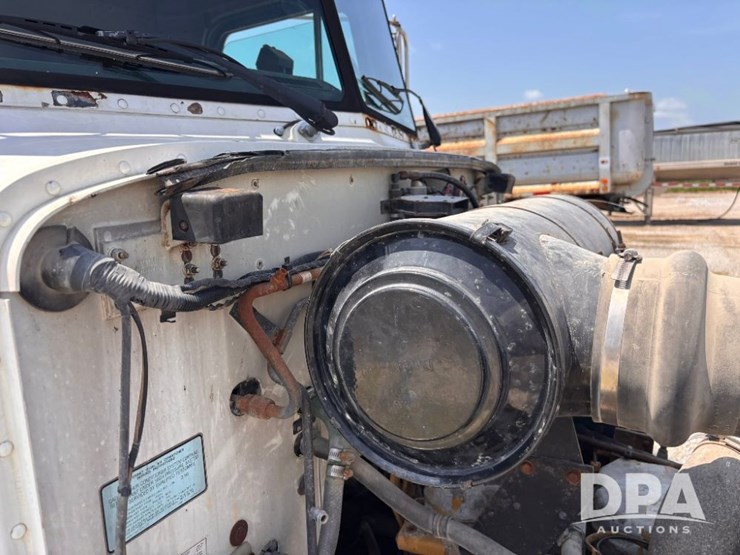 1996-peterbilt-377-image-69