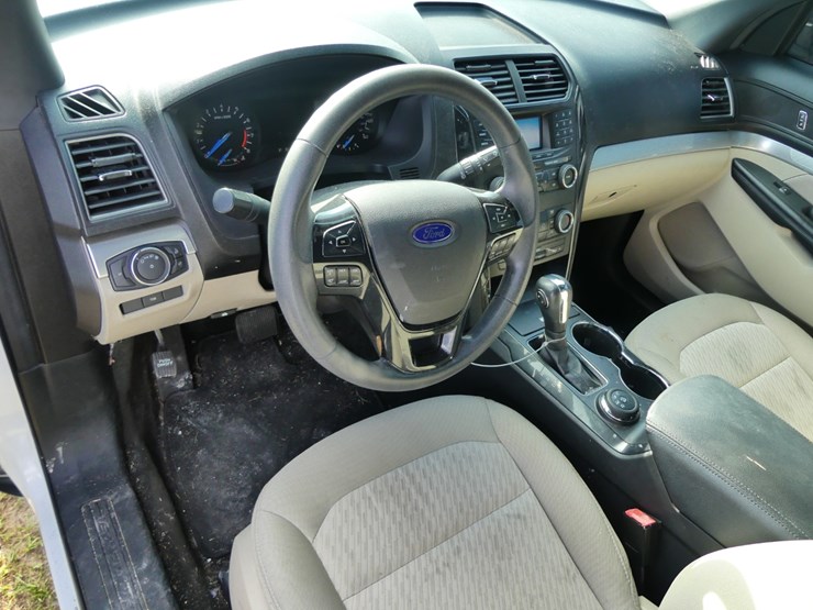 2018-ford-explorer-image-12