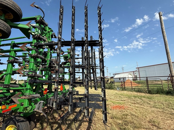 2013-john-deere-2210-image-24