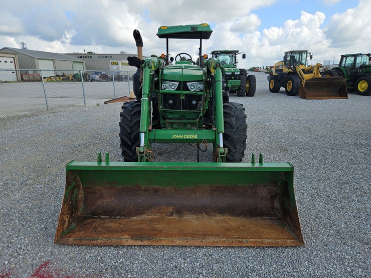 2017-john-deere-6120m-image-2