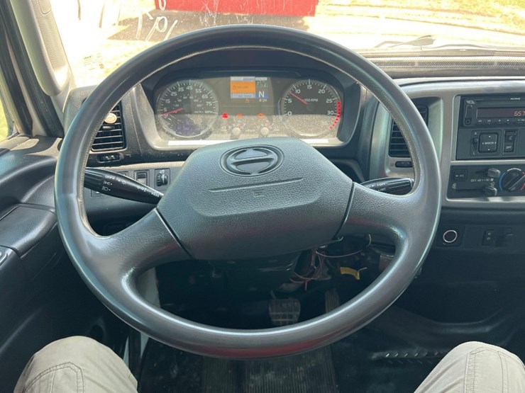 2018-hino-258-image-31