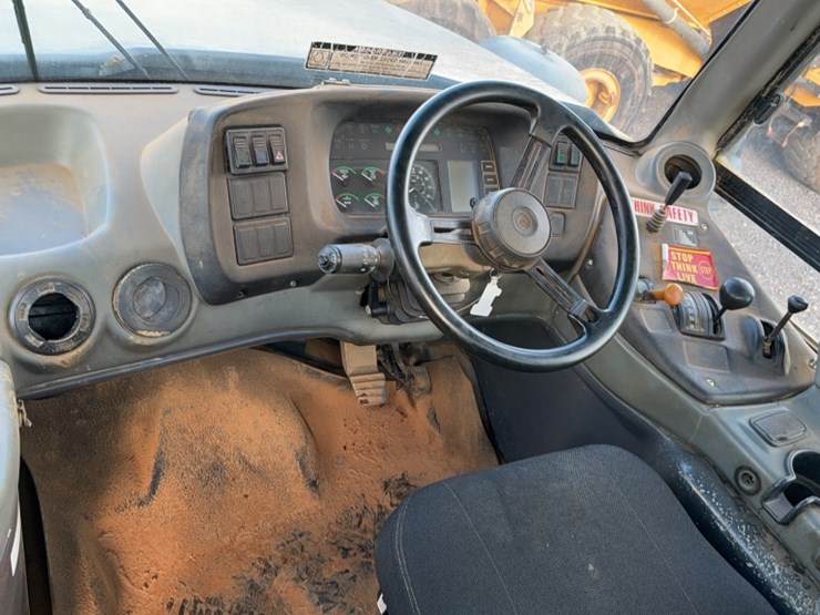 deere-250d-image-17