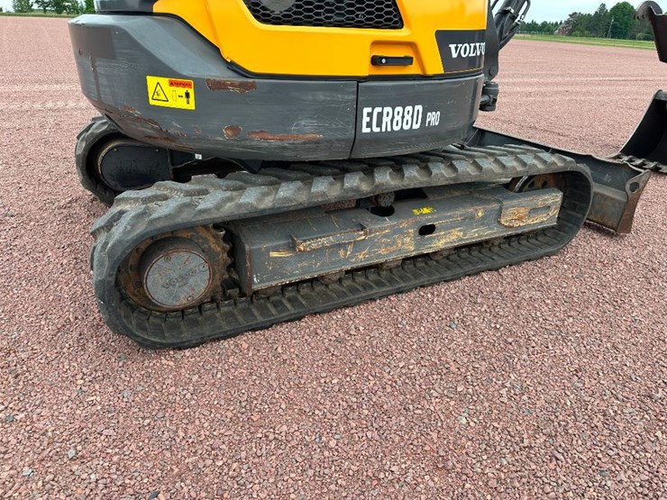 2020-volvo-ecr88d-image-12