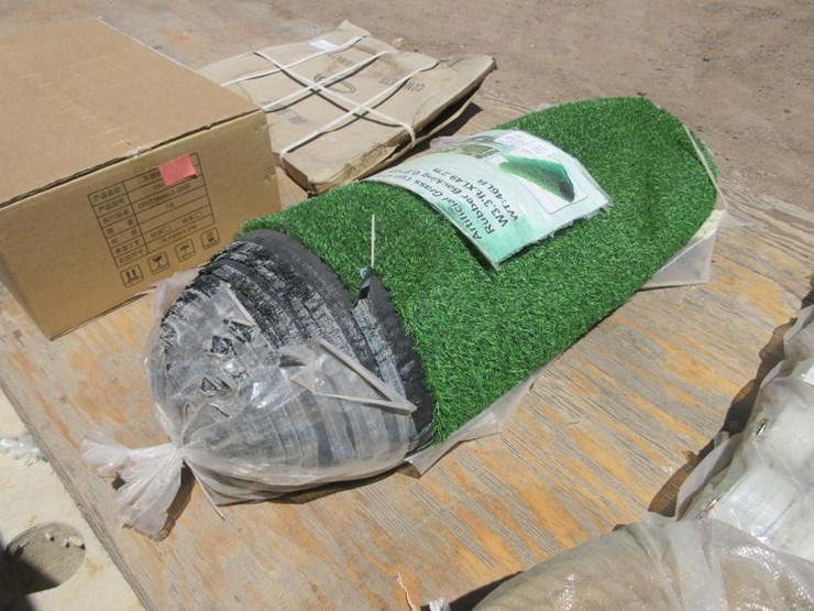 new-unused-3.3'-x-49.2'-artificial-turf,-image-4