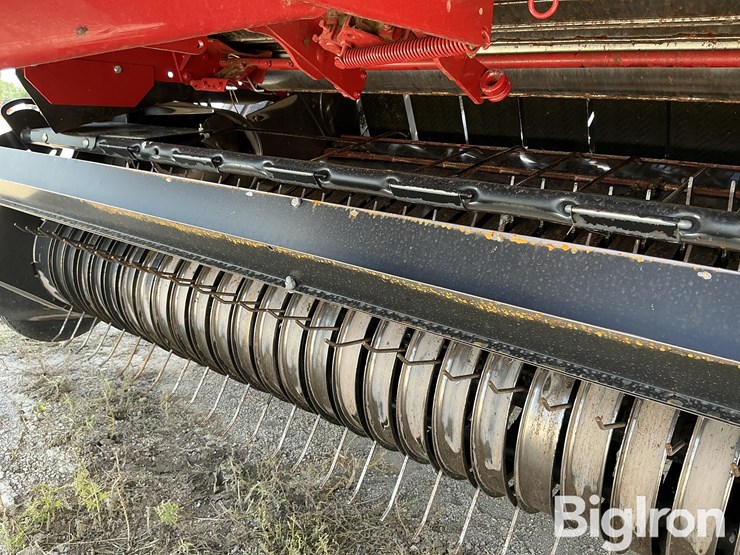 2013-case-ih-rb564-image-16